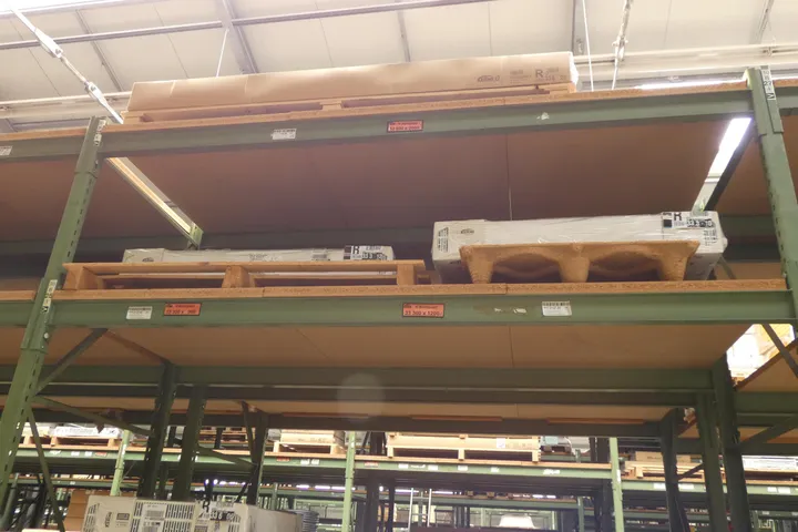 Konvolut Kermi - Heizkörper Therm X2 Profil-V Typ 33, AG rechts, weiß Umfang: 2x Palette mit Inhalt, Ebene 3 / Maße in cm ca. 30 x 120 / Maße in cm ca. 30 x 100
